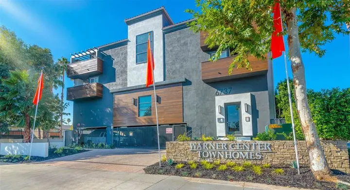 Warner Center Townhomes
